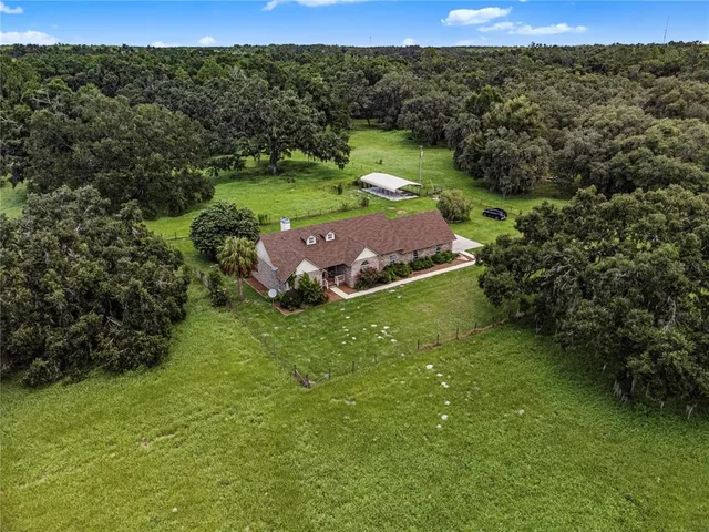 a view of a house with a big yard