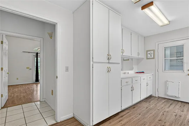 a view of an empty room with ceiling fan