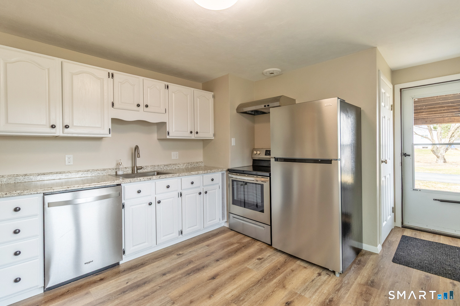 194 Camp Street Middletown, CT 06457 - Photo 3 of 33