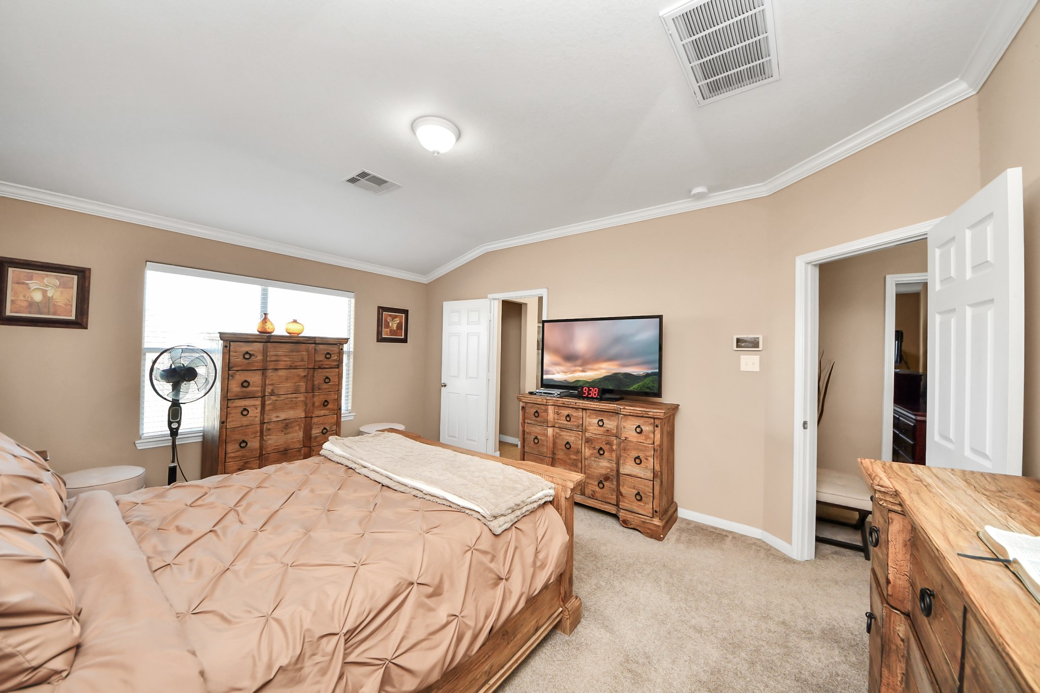 6902 Anson Point Lane Houston, TX 77040 - Photo 21 of 40 a bedroom with a large bed and a tv