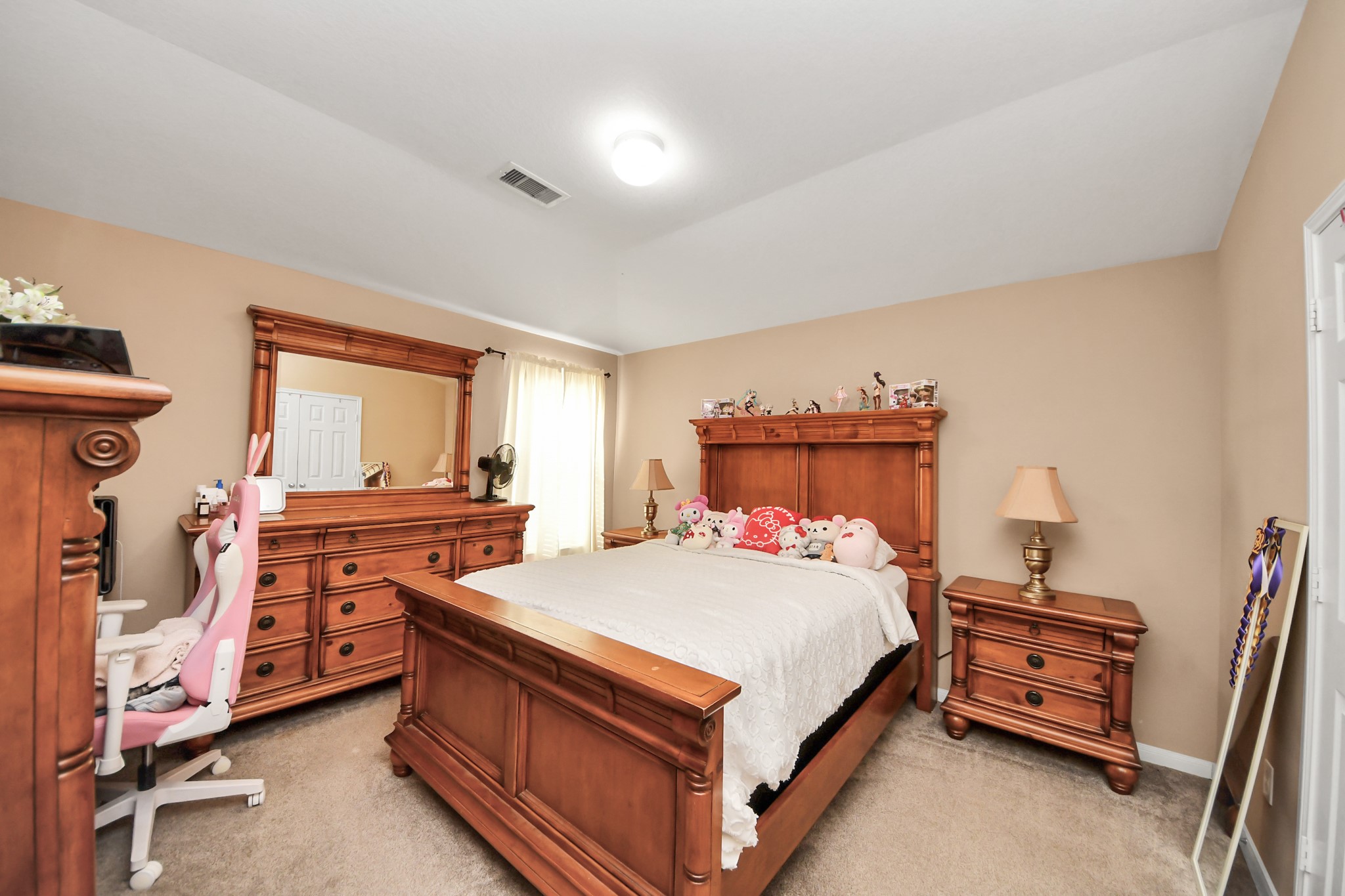 6902 Anson Point Lane Houston, TX 77040 - Photo 27 of 40 a bedroom with a bed and a table