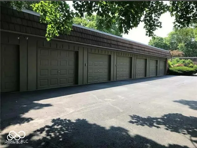 $1,350 | 5525 Roxbury Terrace, Indianapolis, IN 46226