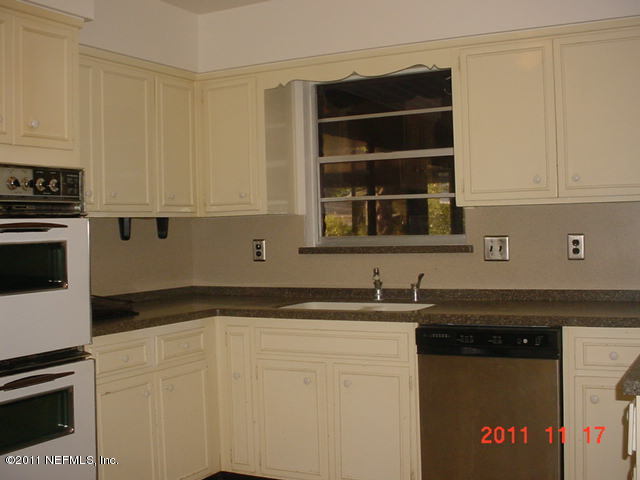 7515 Holiday Road South Jacksonville, FL 32216 - Photo 5 of 15 kitchen