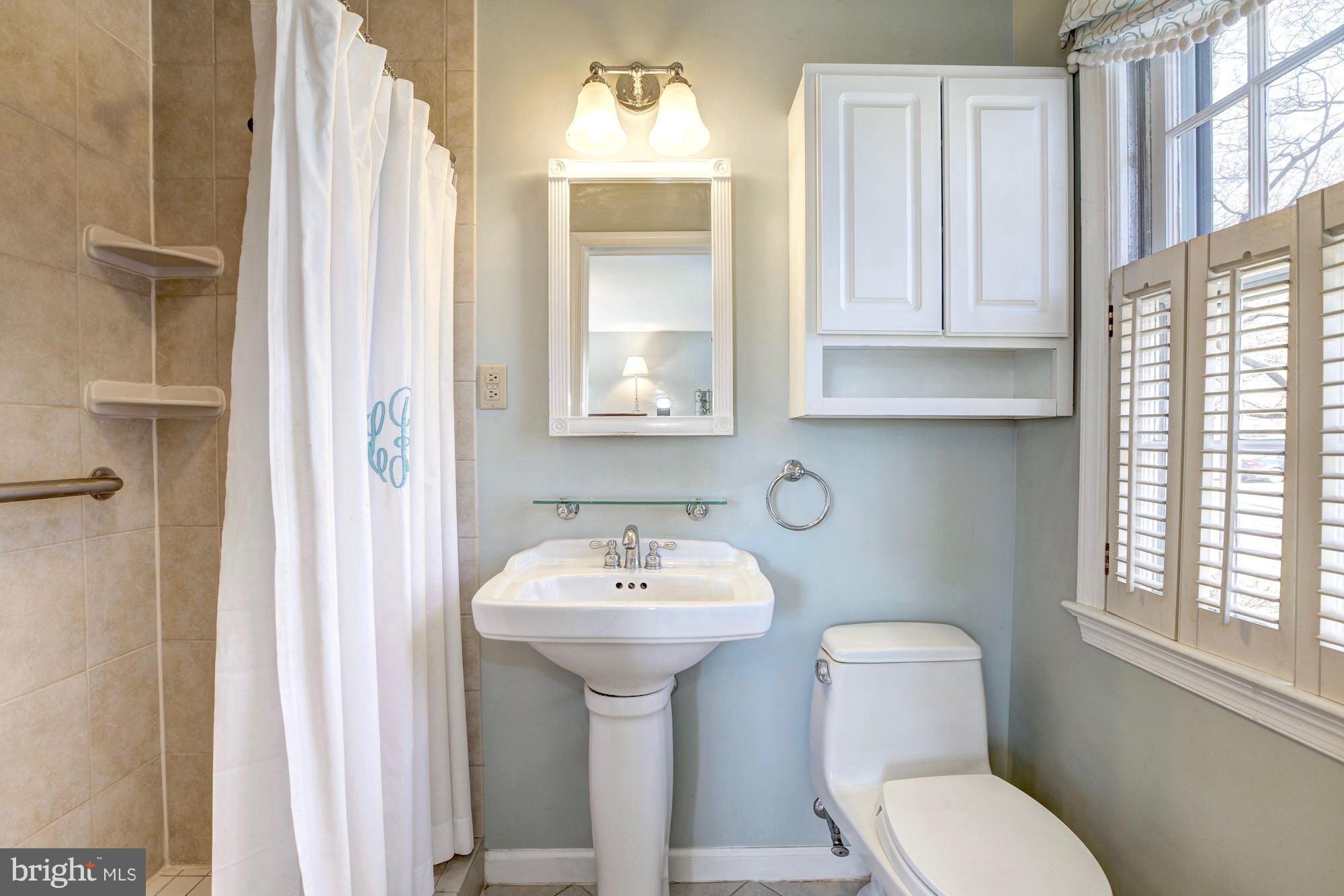 9904 Old Spring Road Kensington, MD 20895 - Photo 14 of 29 Bath (Master)