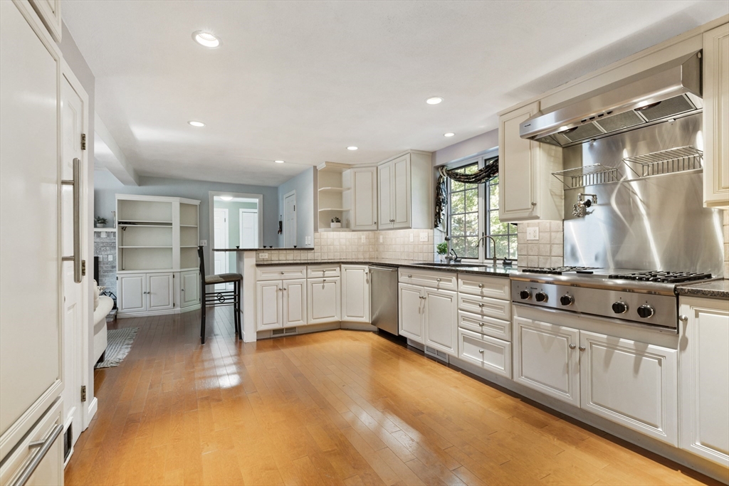 1 MacArthur Road Franklin, MA 02038 - Photo 7 of 42 Gallery Image 7