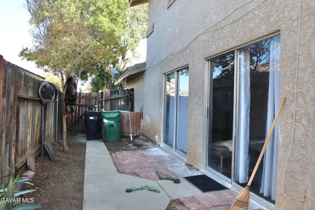 a view of entryway of house