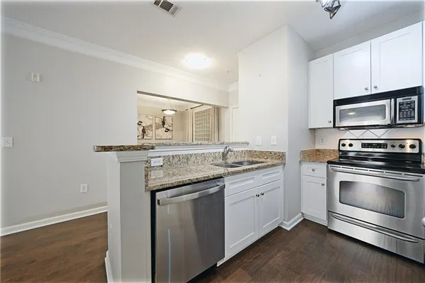 a view of a parking area