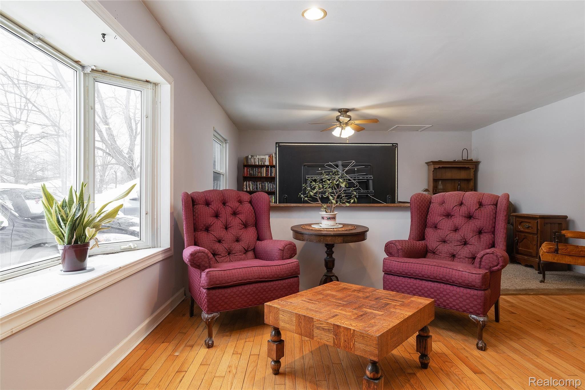 3919 Queensbury Road Lake Orion, MI 48359 - Photo 4 of 25 4.jpg