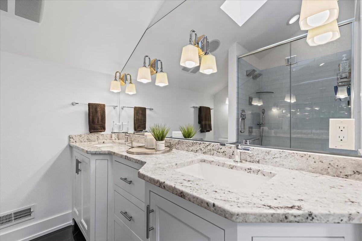 4763 Fontana Beach Road Polk, WI 53086 - Photo 29 of 61 Bathroom#1 (primary, ensuite, Garage level)