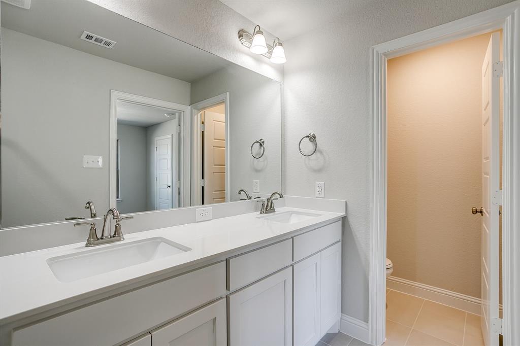 6817 Robert Reed Drive Arlington, TX 76001 - Photo 28 of 40 a bathroom with a sink and a mirror