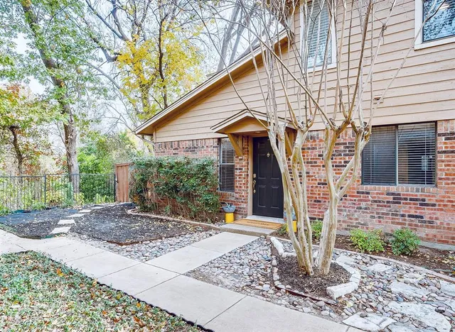 $1,925 | 5714 Cedar Creek Drive, Benbrook, TX 76109