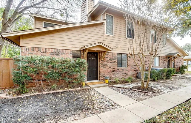 $1,925 | 5714 Cedar Creek Drive, Benbrook, TX 76109