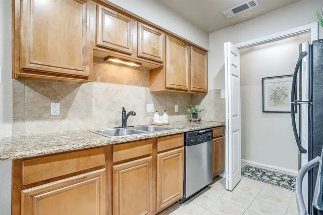 $1,925 | 5714 Cedar Creek Drive, Benbrook, TX 76109