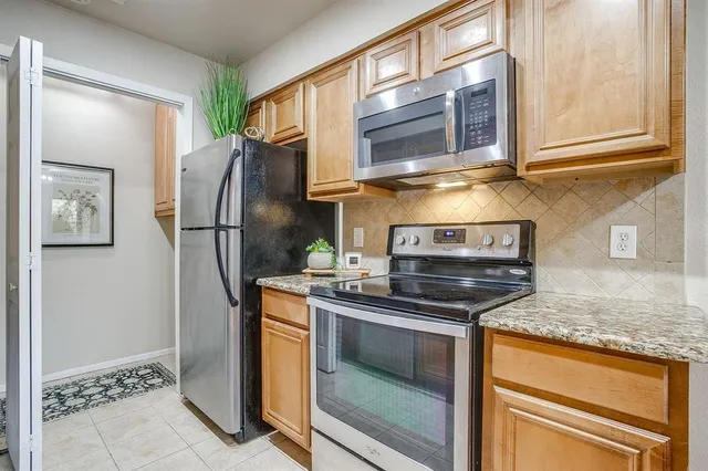 $1,925 | 5714 Cedar Creek Drive, Benbrook, TX 76109