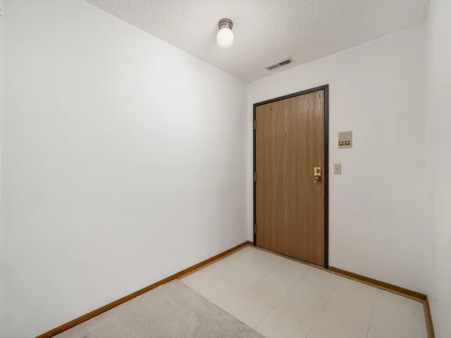 $200,000 | 1381 Berry Ridge Road, Unit 604, Eagan, MN 55123