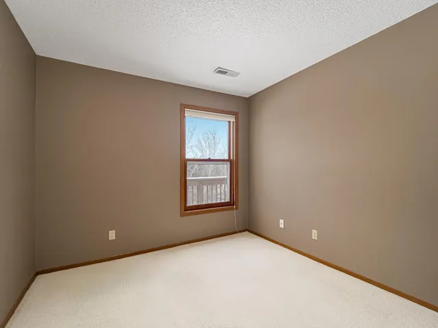 $200,000 | 1381 Berry Ridge Road, Unit 604, Eagan, MN 55123