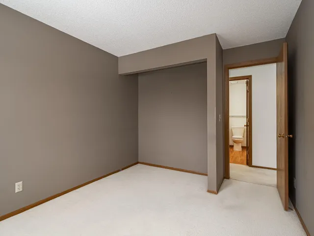 $200,000 | 1381 Berry Ridge Road, Unit 604, Eagan, MN 55123