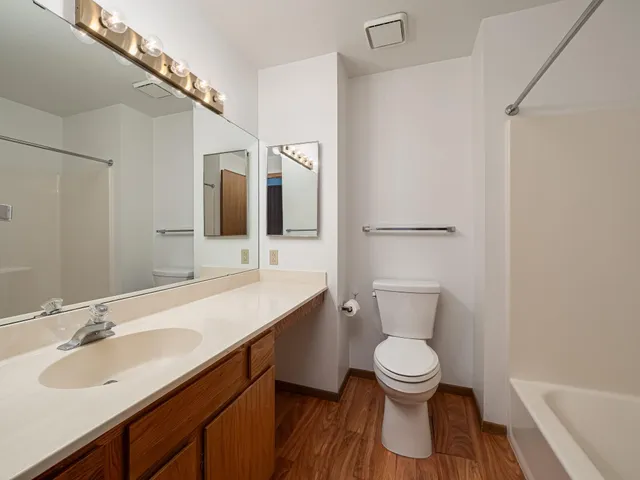 $200,000 | 1381 Berry Ridge Road, Unit 604, Eagan, MN 55123