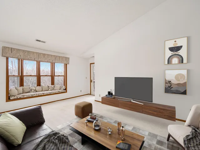 $200,000 | 1381 Berry Ridge Road, Unit 604, Eagan, MN 55123