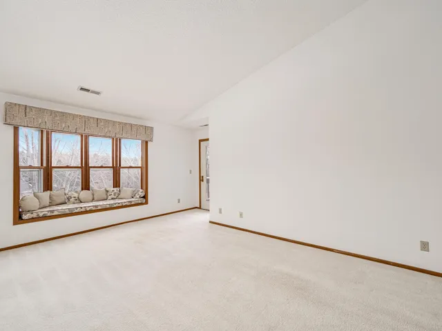 $200,000 | 1381 Berry Ridge Road, Unit 604, Eagan, MN 55123