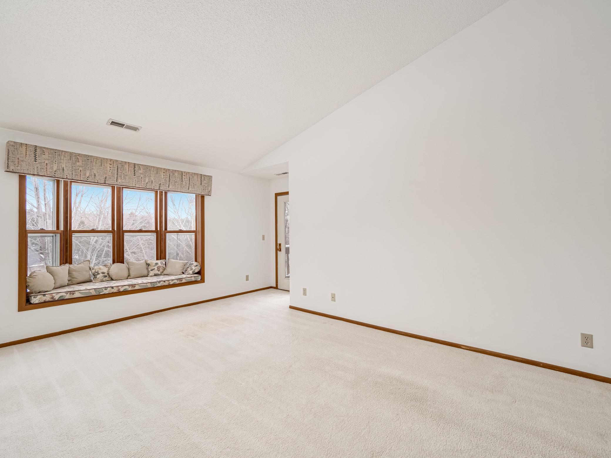 1381 Berry Ridge Road, Unit 604 Eagan, MN 55123 - Photo 5 of 23