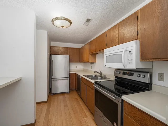 $200,000 | 1381 Berry Ridge Road, Unit 604, Eagan, MN 55123