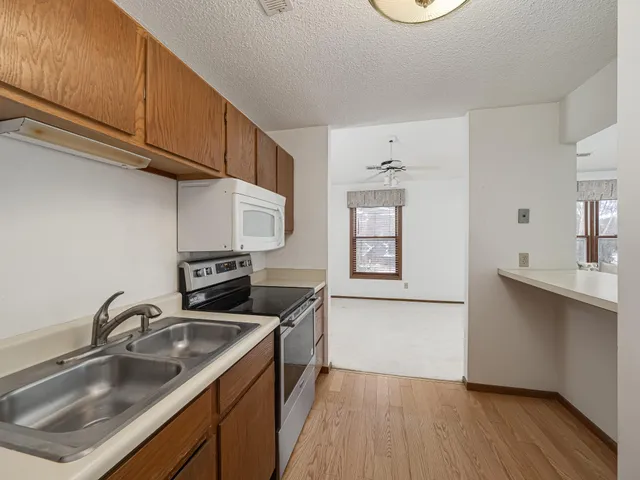 $200,000 | 1381 Berry Ridge Road, Unit 604, Eagan, MN 55123