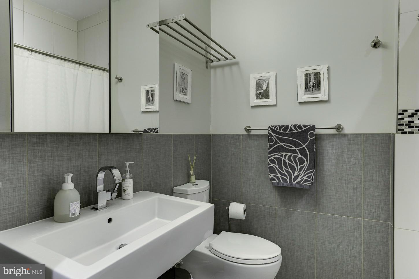 4994 Dalton Road Chevy Chase, MD 20815 - Photo 15 of 30 Full bath