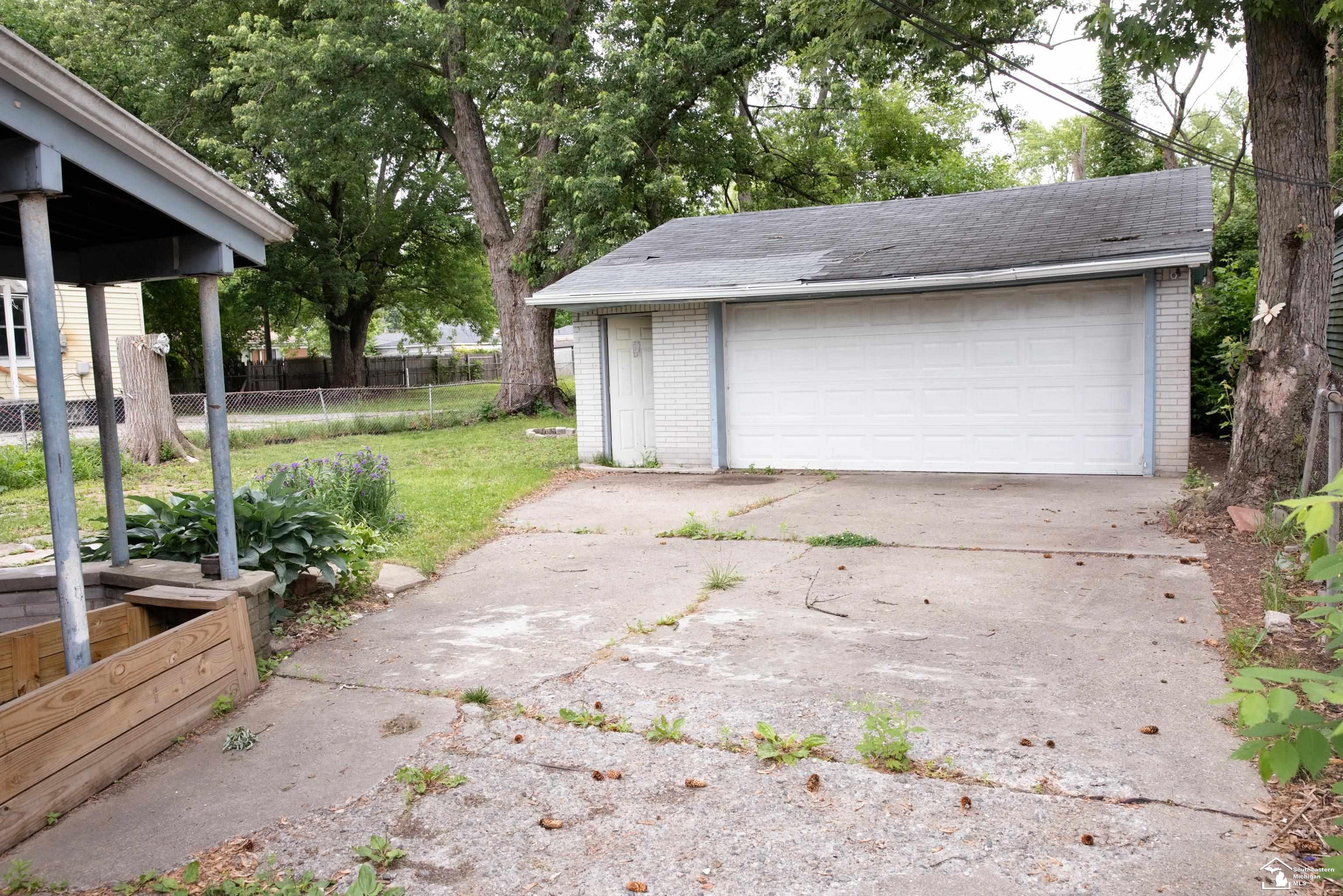 19278 Berg Road Detroit, MI 48219 - Photo 30 of 36 Gallery Image 30
