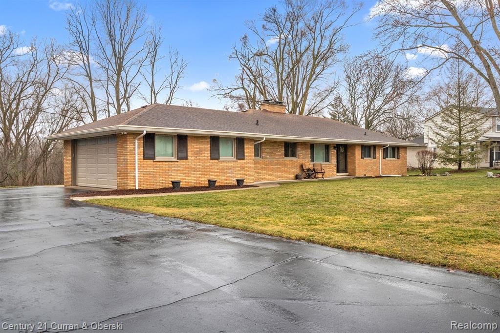 35765 Springvale Street Farmington Hills, MI 48331 - Photo 1 of 53