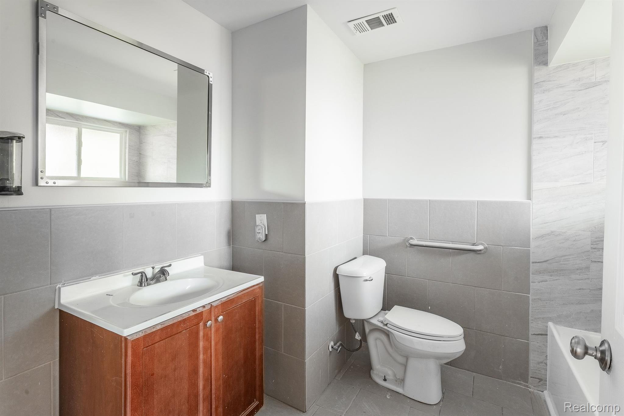 7860 Wayne Road Romulus, MI 48174 - Photo 30 of 34 Gallery Image 30