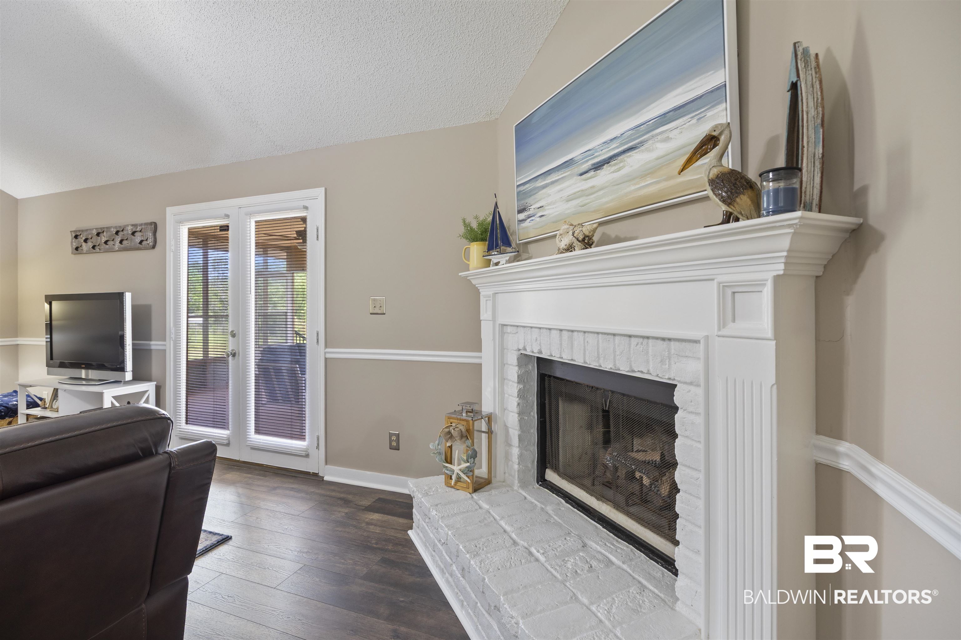 9771 Clarke Ridge Road Foley, AL 36535 - Photo 28 of 72 Living area with vaulted ceiling.
