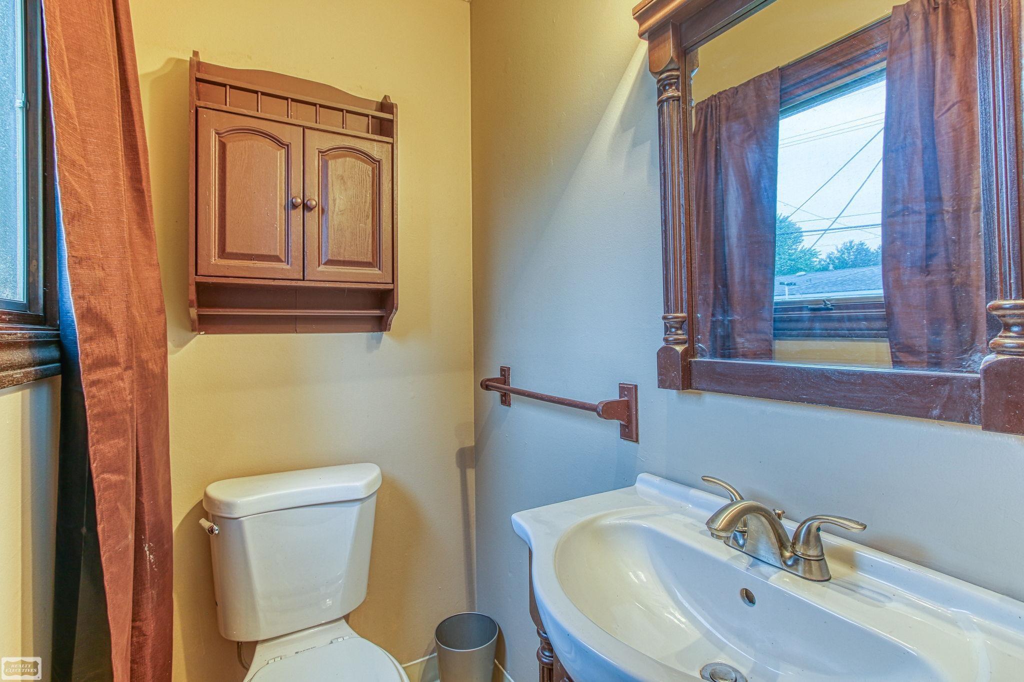 18527 Bittersweet Road Fraser, MI 48026 - Photo 24 of 46 50120102-23.JPG