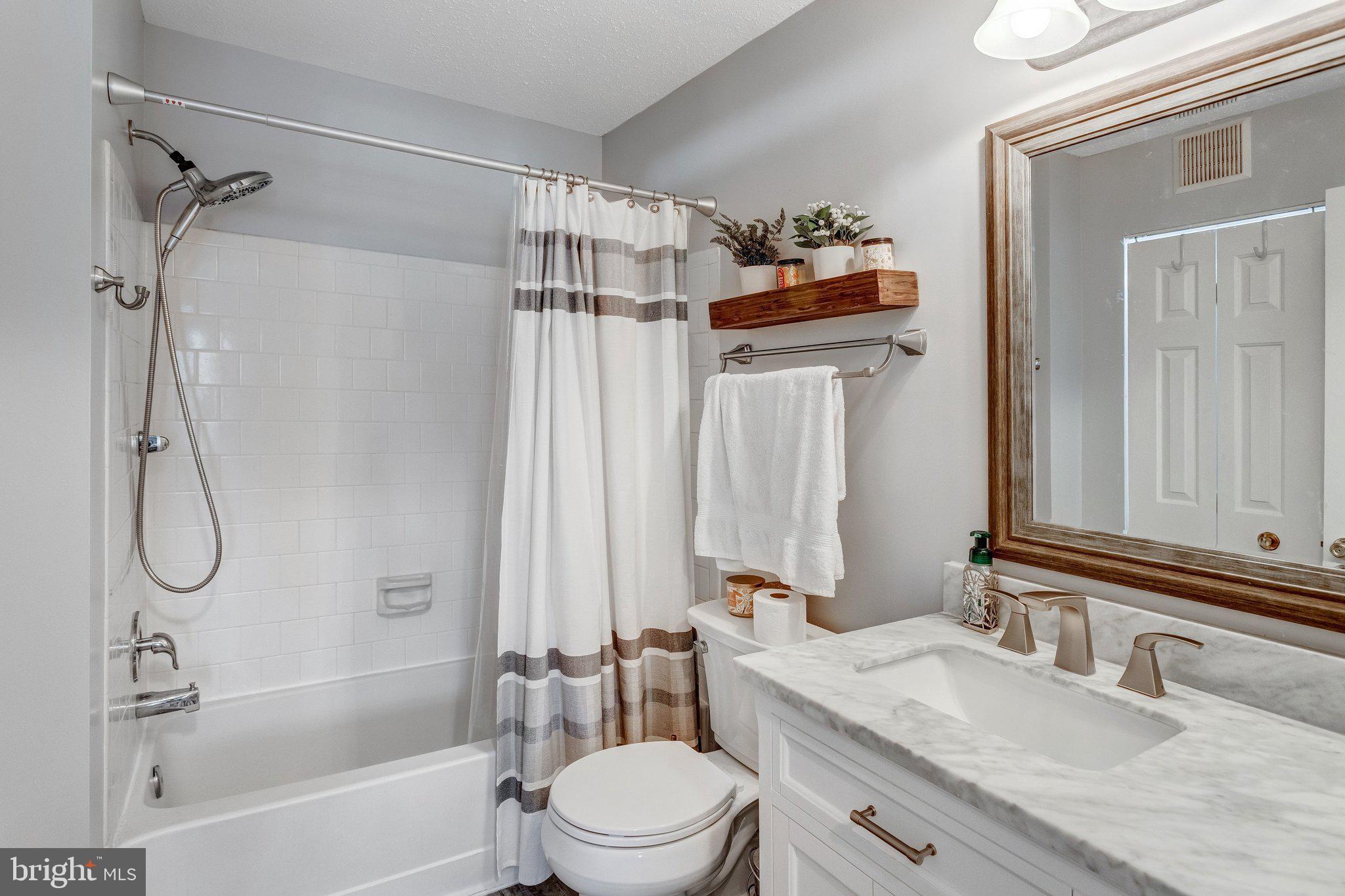 125 Fort Evans Road Southeast, Unit D Leesburg, VA 20175 - Photo 17 of 25 Primary bath