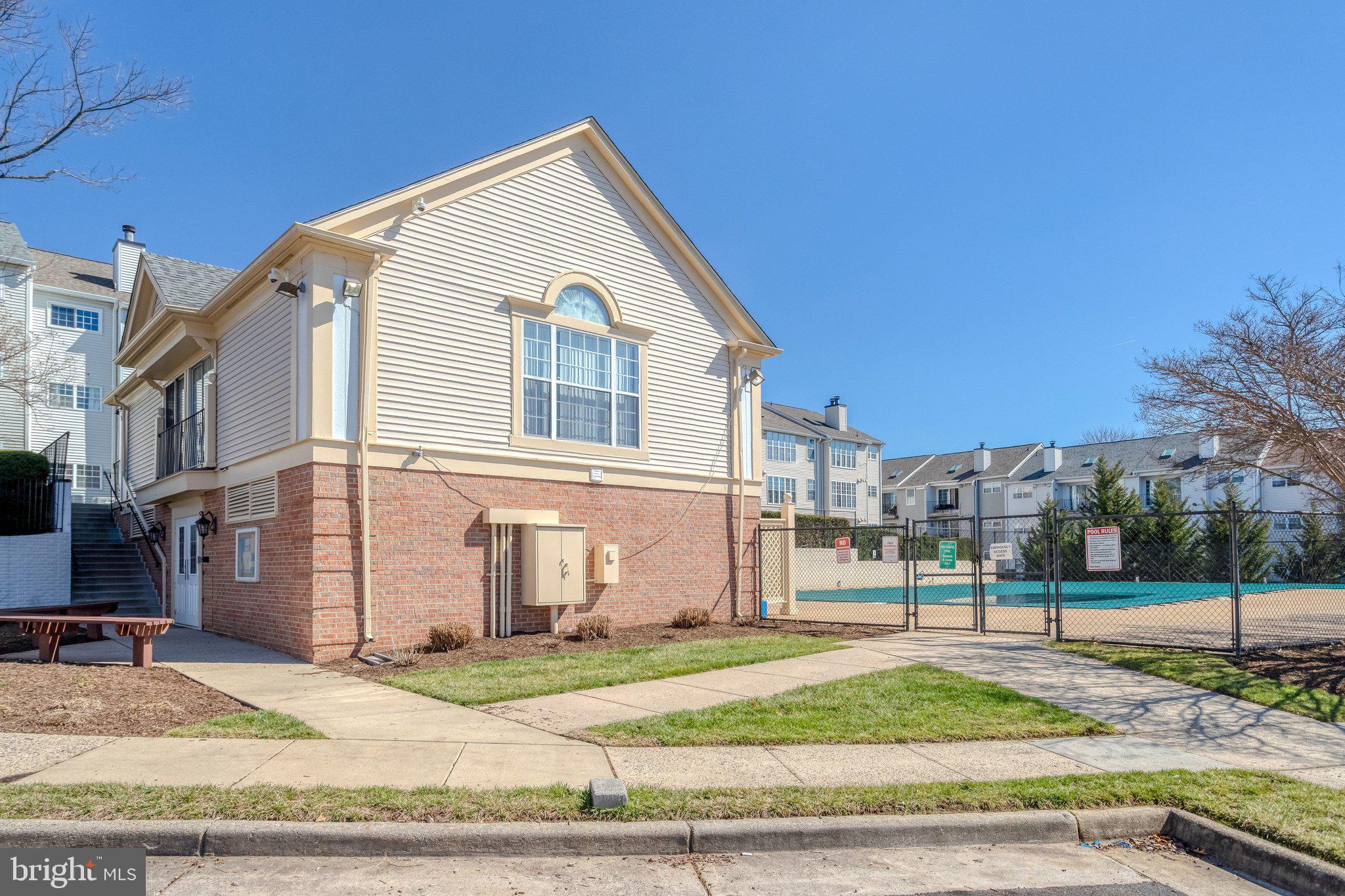 125 Fort Evans Road Southeast, Unit D Leesburg, VA 20175 - Photo 22 of 25 Community center & outdoor pool