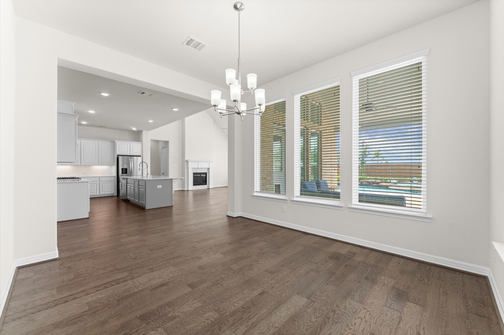 10106 Blythe Street Rosharon, TX 77583 - Photo 11 of 46 Formal Dinning Room