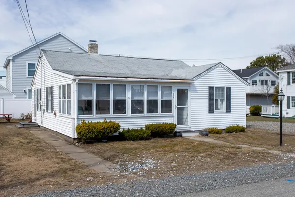 $1,100,000 | 308 Atlantic Avenue, Seabrook, NH 03874