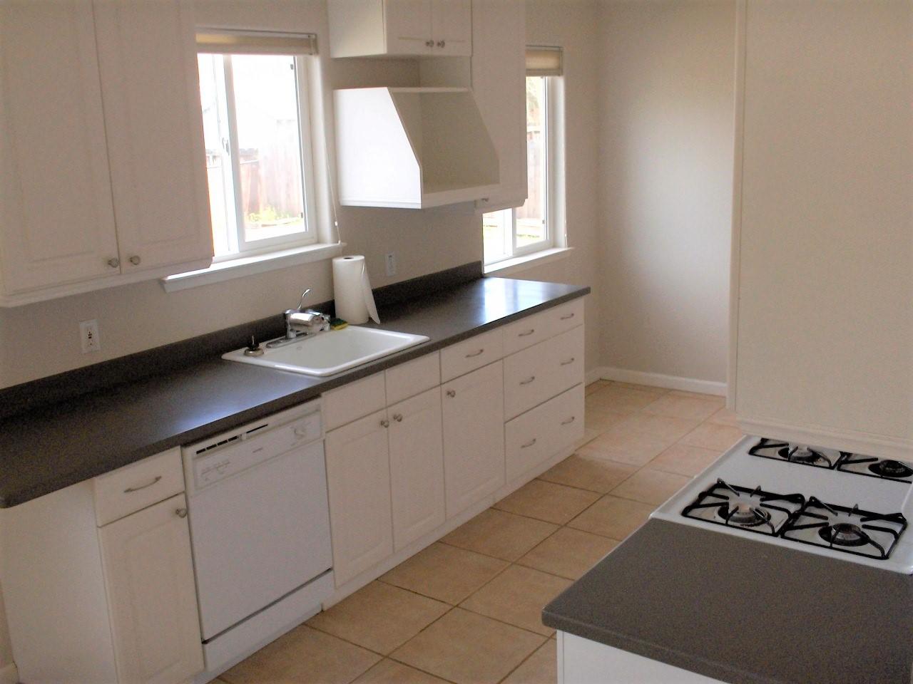 19433 Anna Road Anderson, CA 96007 - Photo 5 of 13 Kitchen 2