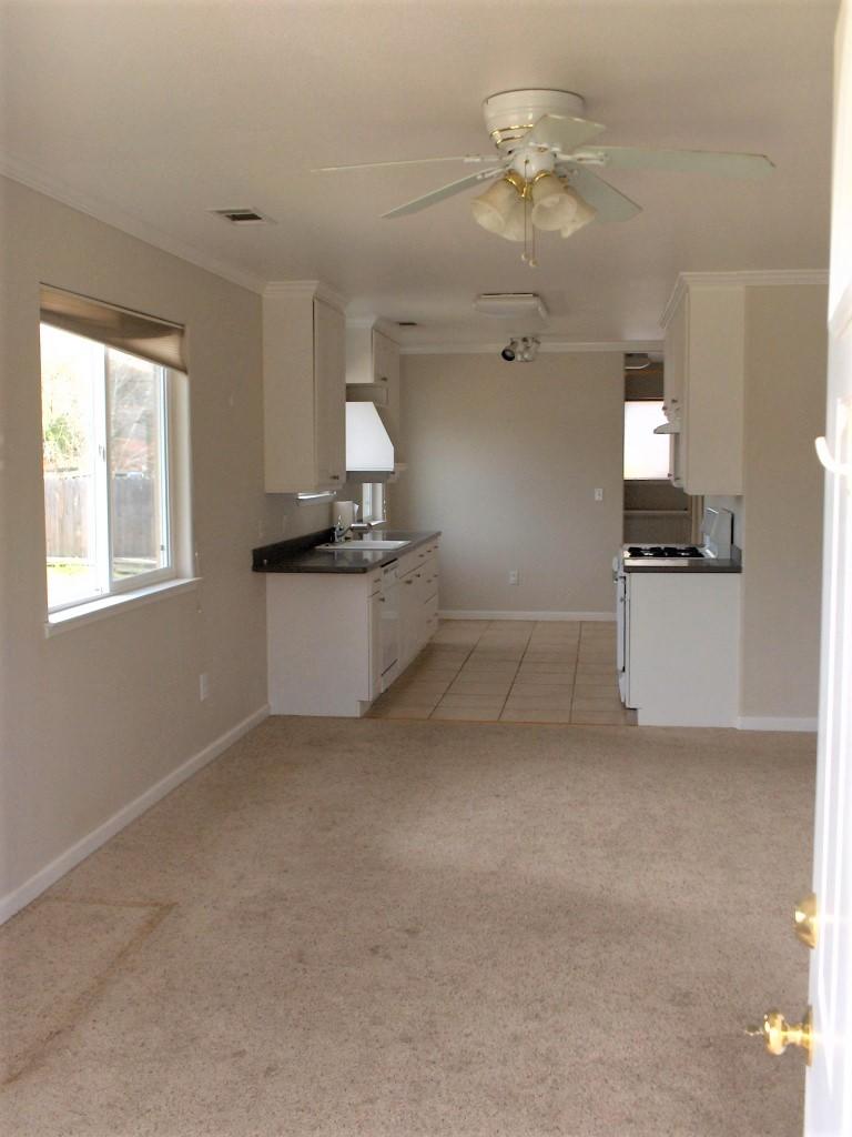 19433 Anna Road Anderson, CA 96007 - Photo 7 of 13 Kitchen-Family
