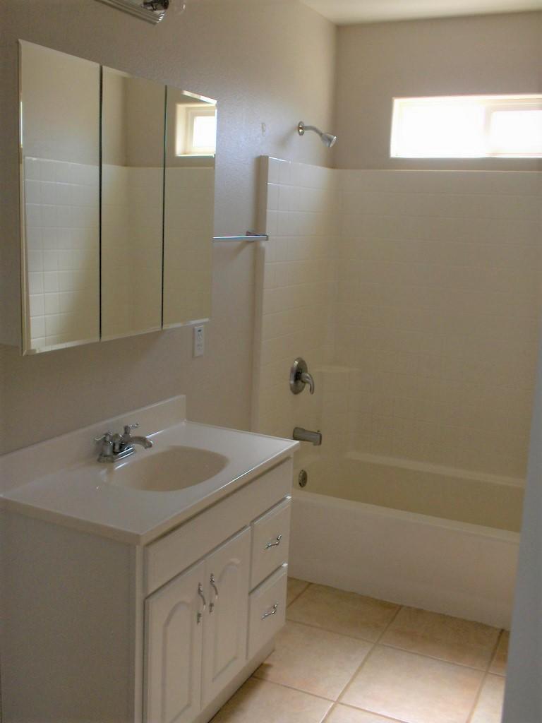 19433 Anna Road Anderson, CA 96007 - Photo 8 of 13 Bathroom