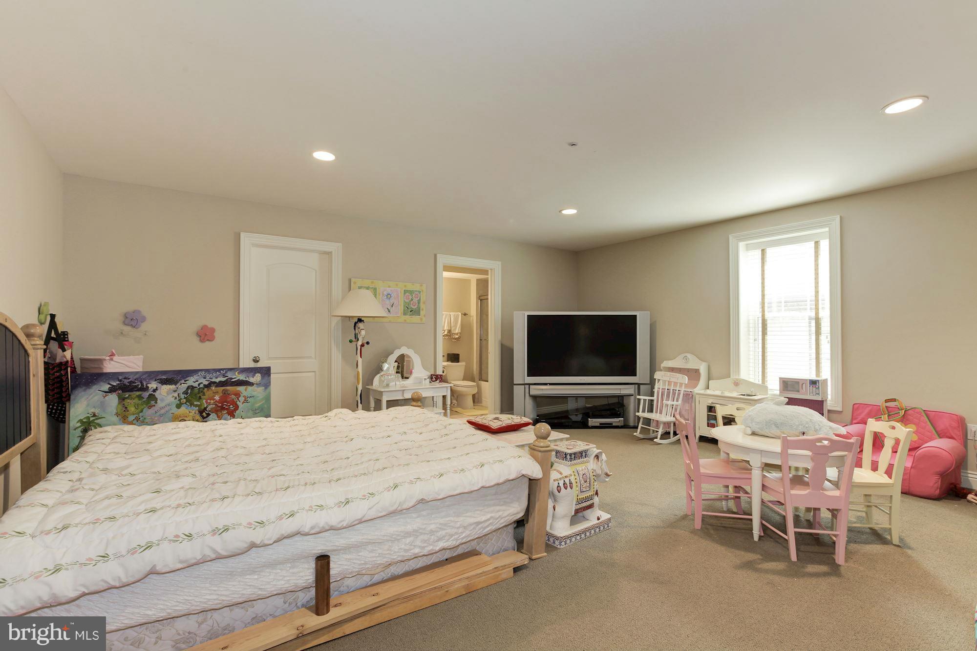 10100 Gary Road Potomac, MD 20854 - Photo 22 of 30 Bedroom