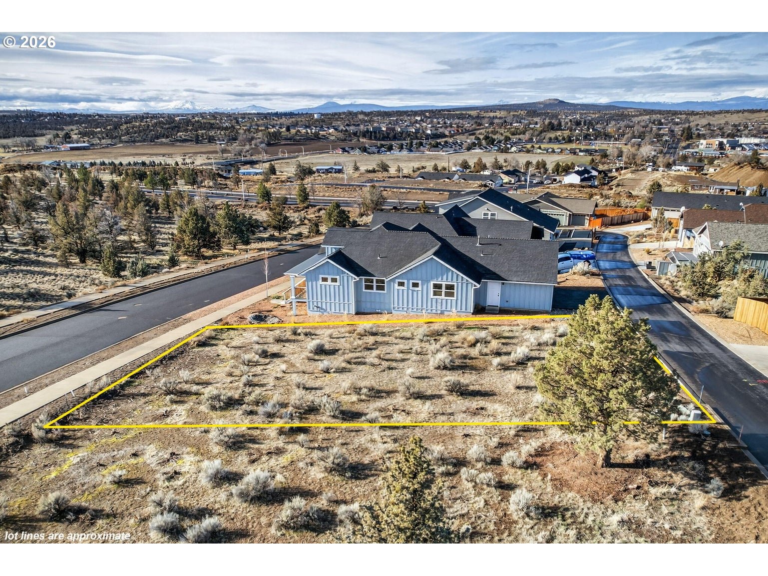 1092 Southeast Bluegrass Lane Madras, OR 97741 - Photo 10 of 10 a view of a city with ocean view