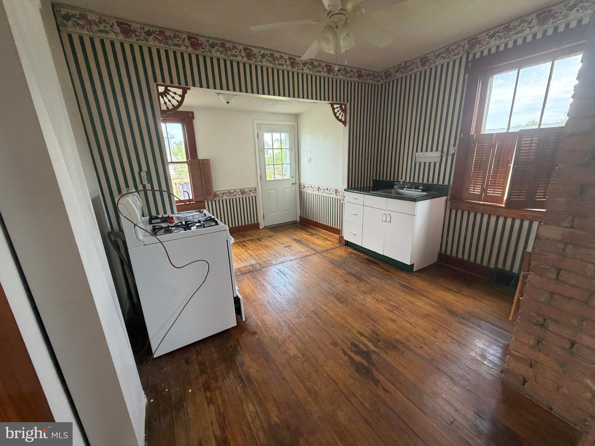 636 Holy Cross Road Baltimore, MD 21225 - Photo 7 of 10