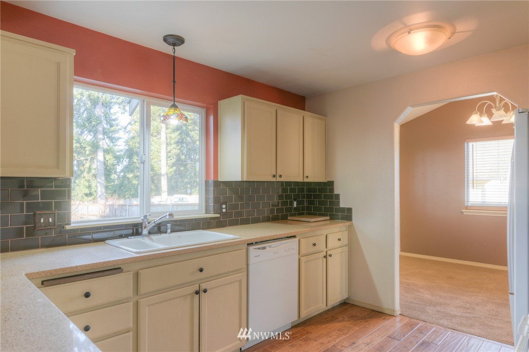 8312 49th Loop Southeast Olympia, WA 98513 - Photo 5 of 31 Gallery Image 5