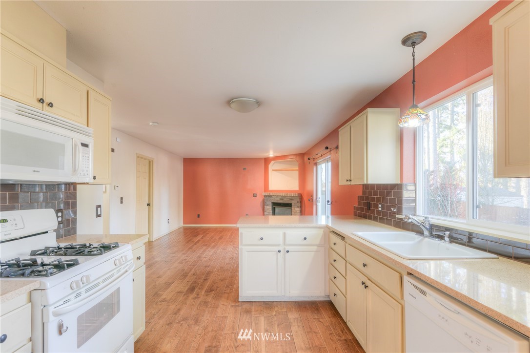 8312 49th Loop Southeast Olympia, WA 98513 - Photo 6 of 31 Gallery Image 6