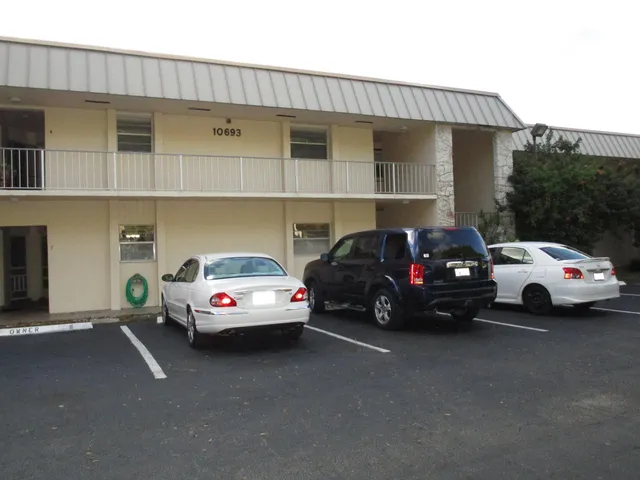 $2,000 | 10693 North Military Trail, Unit 18, Palm Beach Gardens, FL 33410