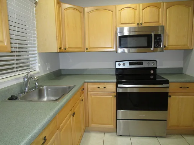 $2,000 | 10693 North Military Trail, Unit 18, Palm Beach Gardens, FL 33410