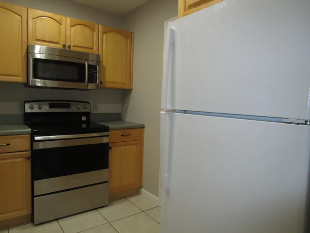 $2,000 | 10693 North Military Trail, Unit 18, Palm Beach Gardens, FL 33410