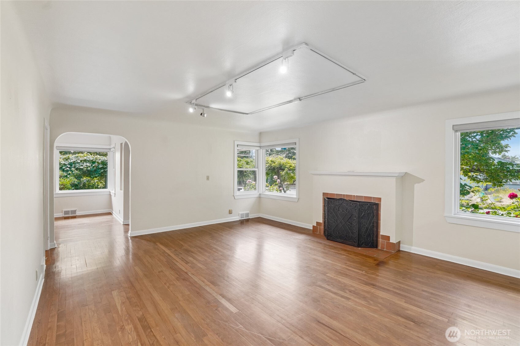 3004 Southwest Barton Street Seattle, WA 98126 - Photo 3 of 40