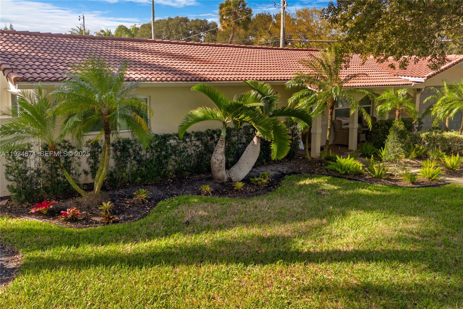 3401 Northeast 21st Avenue Lighthouse Point, FL 33064 - Photo 3 of 38 a view of a backyard with plants